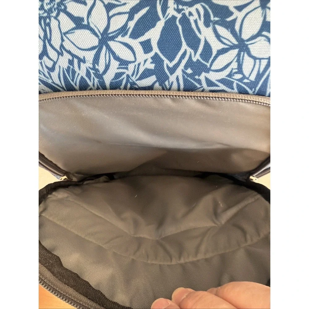 LL Bean Rolling Tote‎ Excellent Condition OLA007